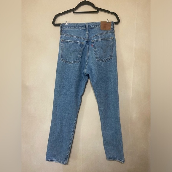 Levi's 501 Original Fit women's 26/28 medium wash distressed knee jeans EUC - Picture 3 of 10
